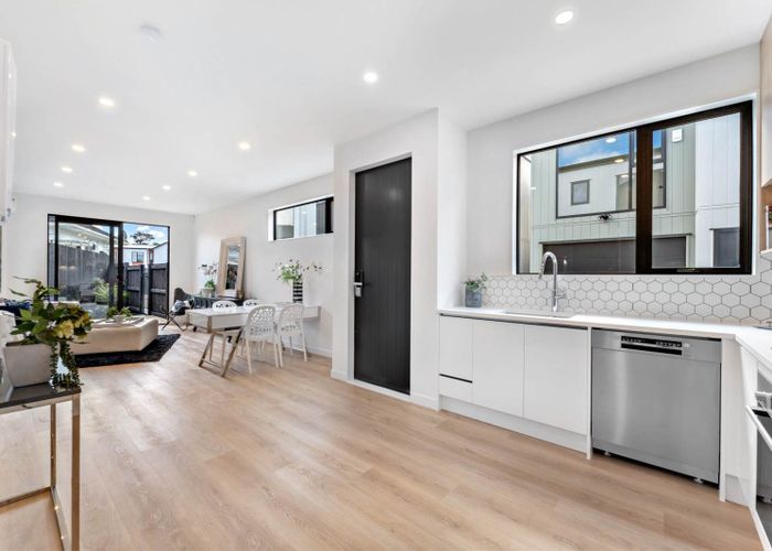  at 10B, C, E Serjeant Street, Henderson, Waitakere City, Auckland