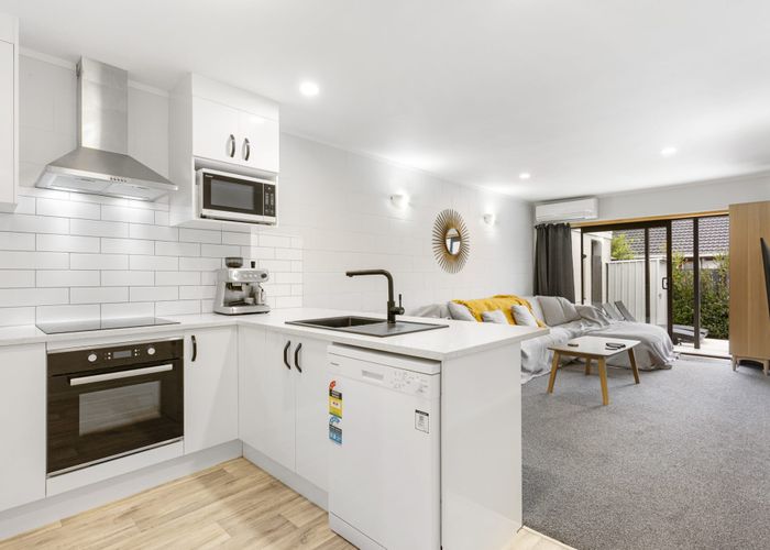  at 1/25A Vine Street, Mangere East, Auckland