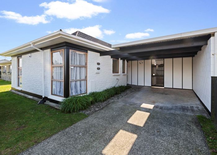  at 2/1 Glengowan Place, Conifer Grove, Papakura, Auckland