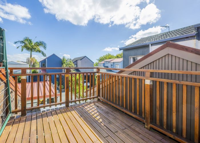  at 33 Pohutukawa Place, Ellerslie, Auckland