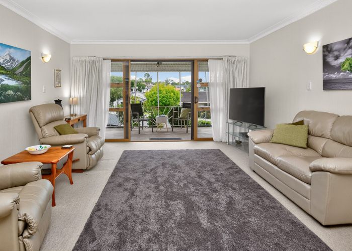  at 2/72 Evelyn Road, Cockle Bay, Manukau City, Auckland