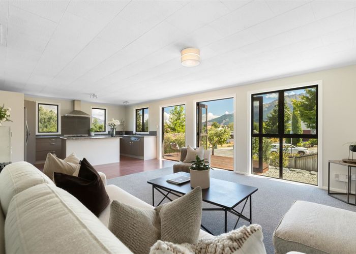  at 7 Larch Court, Kelvin Heights, Queenstown