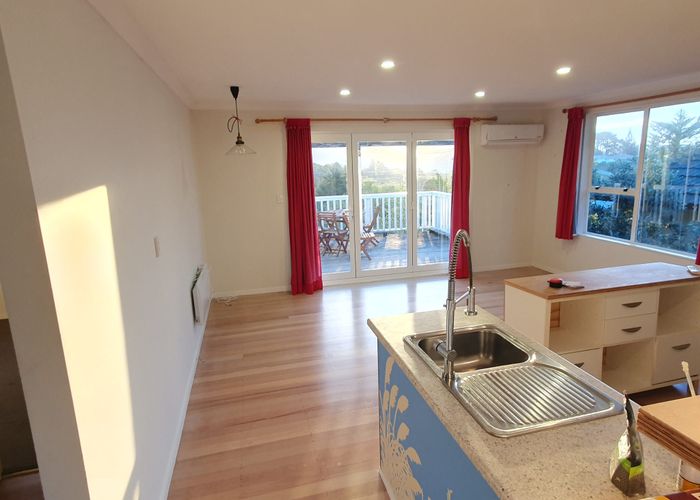  at Sievers Cres (power included), Cannons Creek, Porirua, Wellington