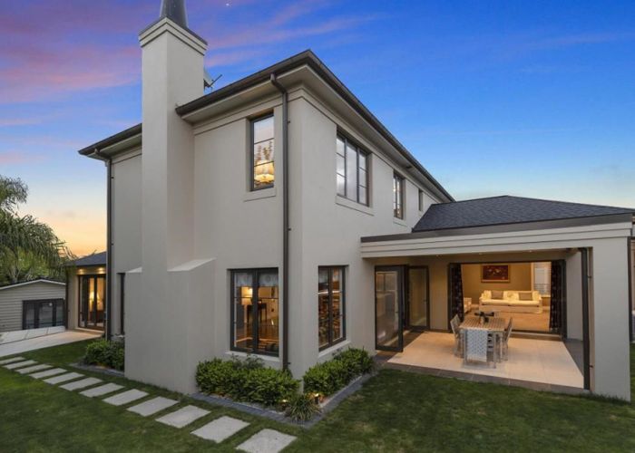  at 18 St Andrews Way, Albany, Auckland