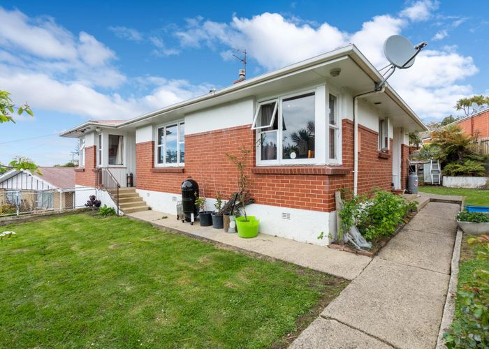  at 36 Glen Road, Mornington, Dunedin