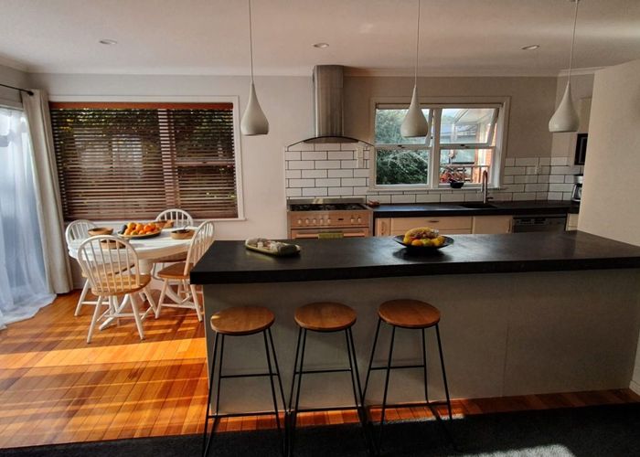  at 34 Valley View Rd, Glenfield, North Shore City, Auckland