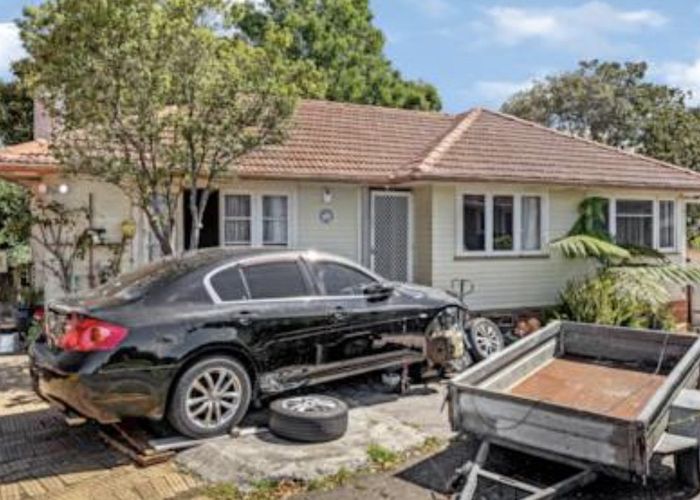  at 87 Smythe Road, Henderson, Auckland