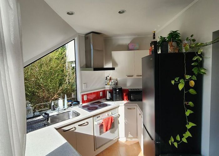  at 14/18 Parr Terrace, Castor Bay, North Shore City, Auckland