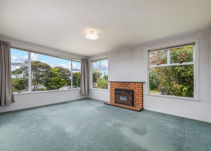  at 4 Christina Avenue, Te Atatu South, Auckland