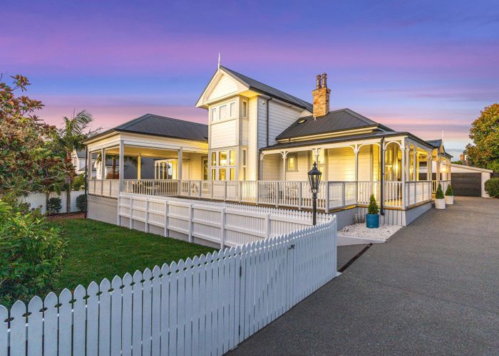  at 48 Stanley Point Road, Stanley Point, Auckland