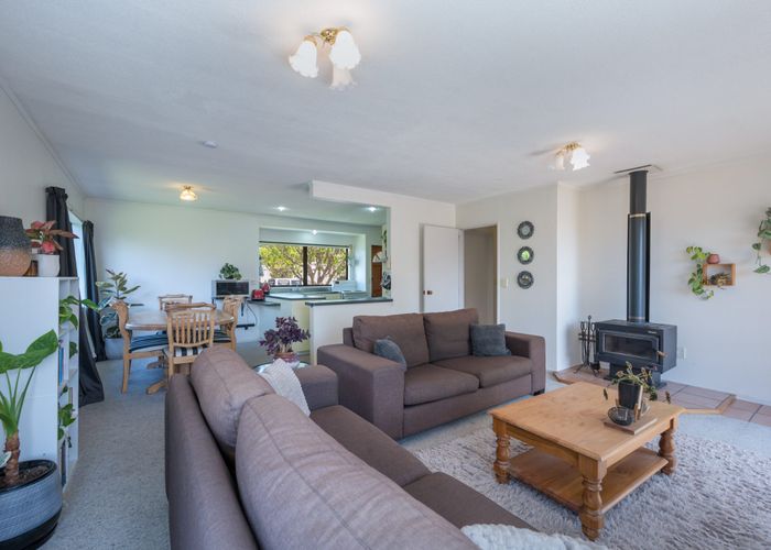  at 5 Laura Lane, Brightwater