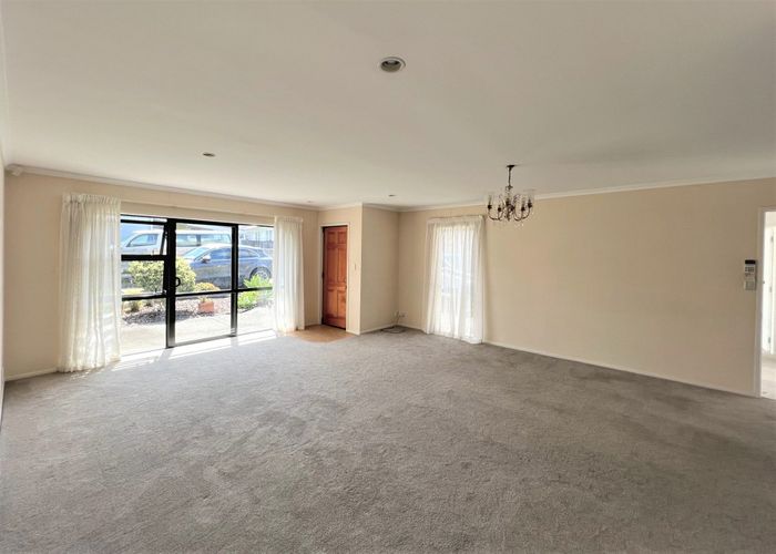  at 33A Minaret Drive, Bucklands Beach, Manukau City, Auckland