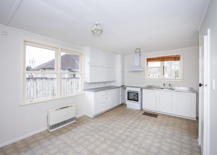  at 8 Lee Place, Bader, Hamilton