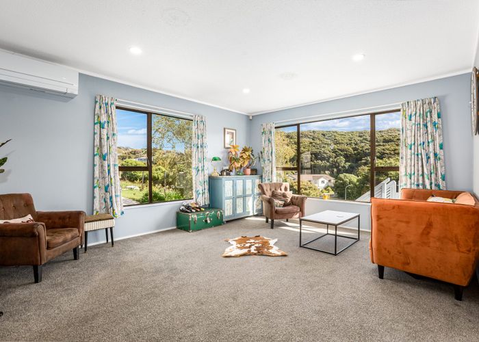  at 49b Albatross Close, Whitby, Porirua, Wellington