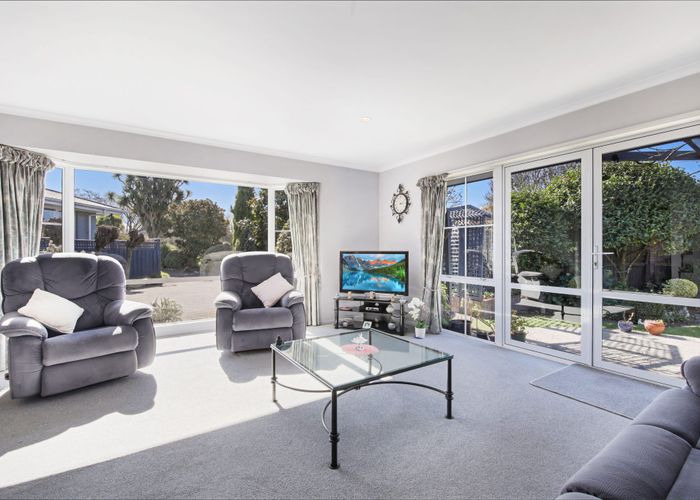  at 2/28 Canberra Place, Redwood, Christchurch
