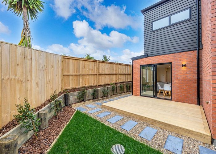  at 2/5 Marsh Avenue, Forrest Hill, Auckland