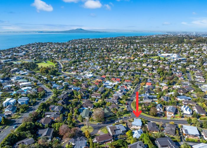  at 1/1 Jeanette Place, Mairangi Bay, North Shore City, Auckland