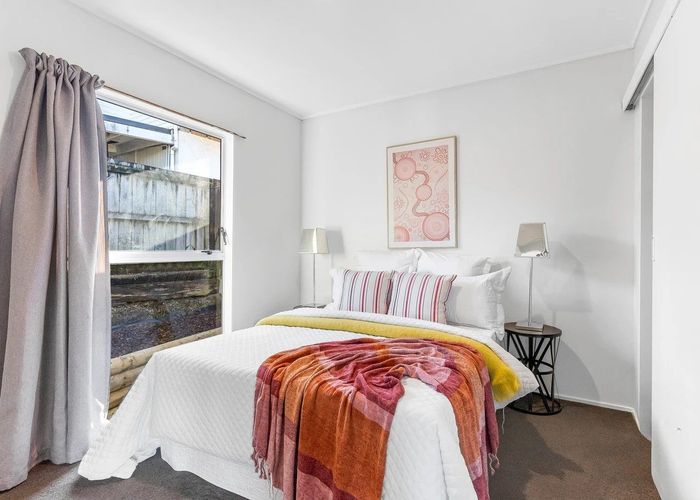  at 2/21 Calluna Crescent, Totara Heights, Auckland