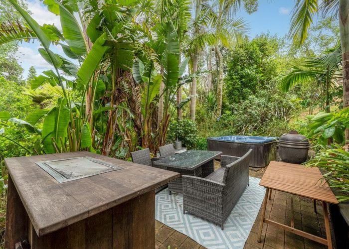  at 2/40 Robbies Road, Shelly Park, Manukau City, Auckland