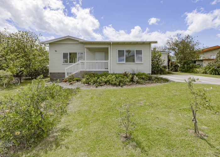 Free property data for 9 Banks Road, Kawakawa Bay homes.co.nz