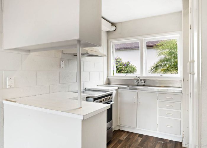  at 10/11 Tawera Road, Greenlane, Auckland