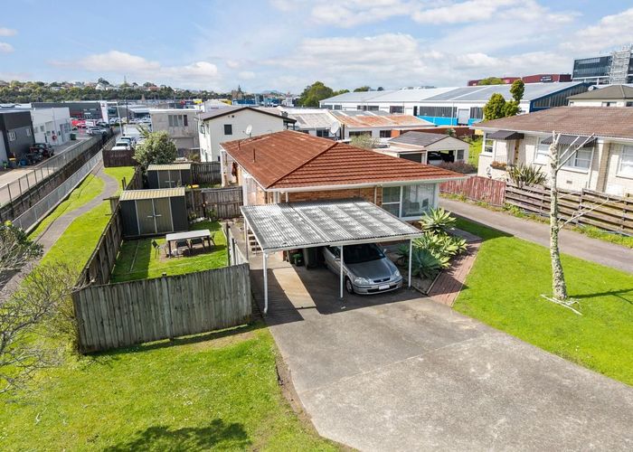 at 1/17 Woodall Place, Totara Vale, North Shore City, Auckland