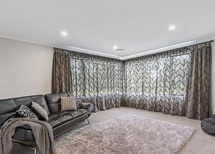  at 11 Meadowbrook Place, Buckland, Pukekohe