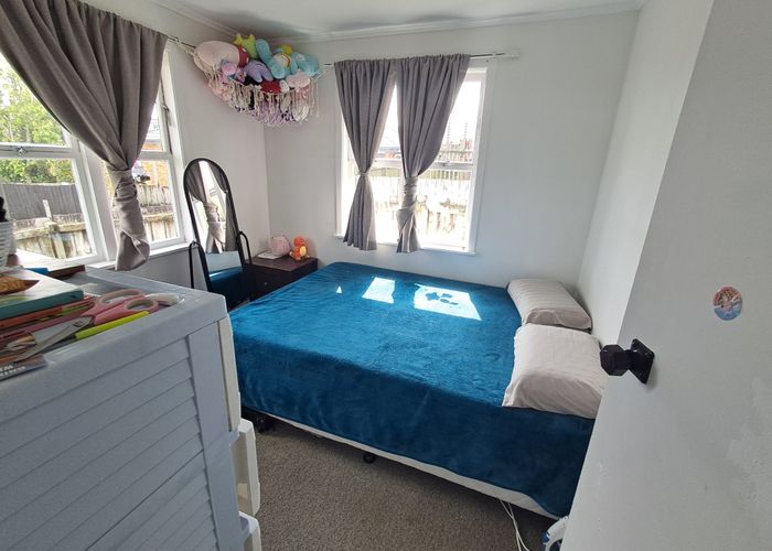  at 25 Sylvan Crescent, Te Atatu South, Waitakere City, Auckland
