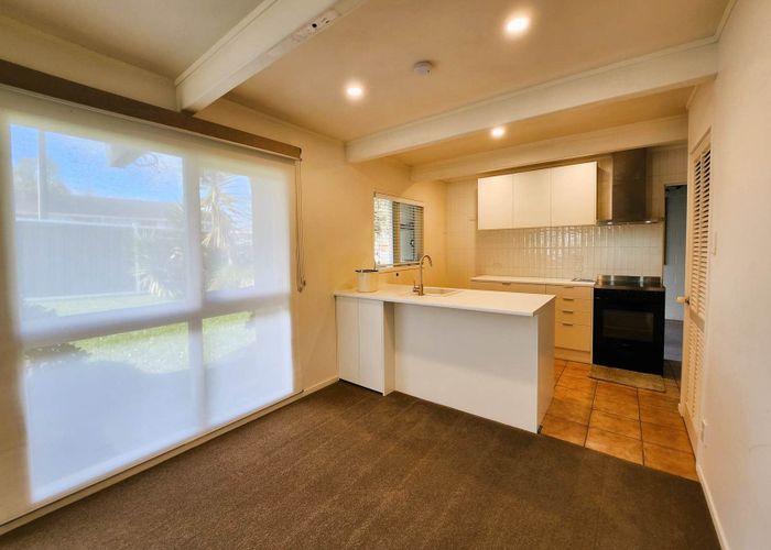  at 2/1 Corrella Road, Belmont, North Shore City, Auckland