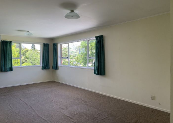  at 2/10 Ciprian Place, Henderson, Waitakere City, Auckland
