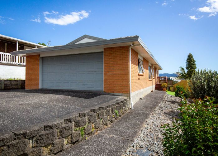  at 35E Edmonton Road, Henderson, Auckland