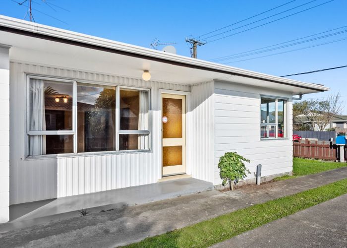  at 52D Whites Line West, Woburn, Lower Hutt, Wellington