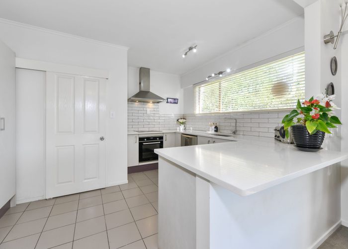  at 4 Simon Ellice Drive, Glenfield, North Shore City, Auckland