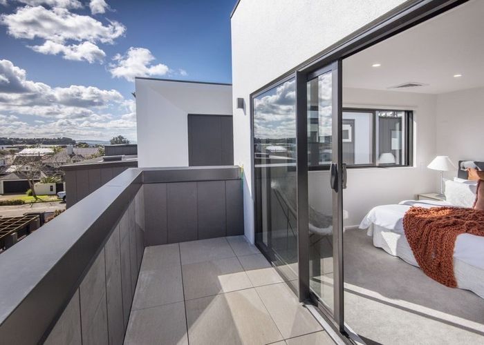  at 16D Saltburn Road, Milford, North Shore City, Auckland