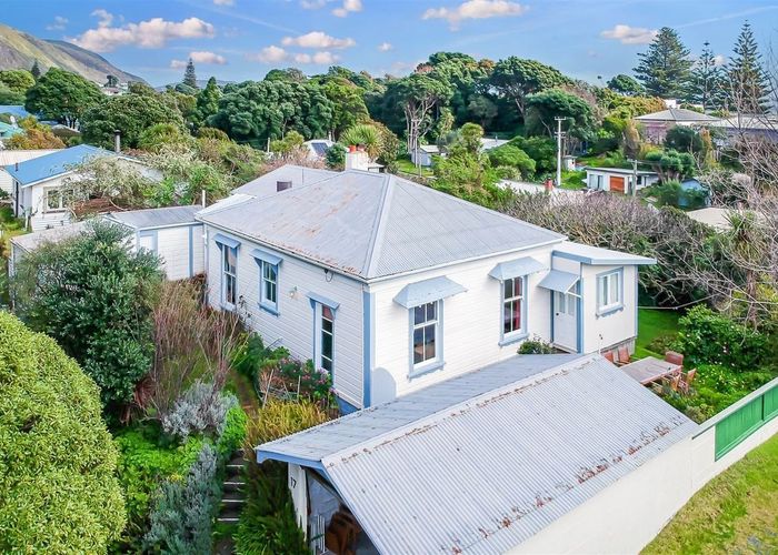  at 17 Beach Road, Paekakariki