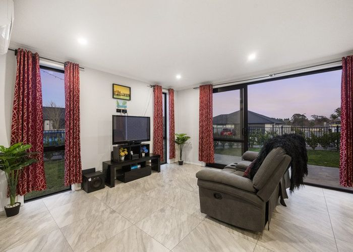  at 2/8 Bostonkip Crescent, Fitzroy, Hamilton