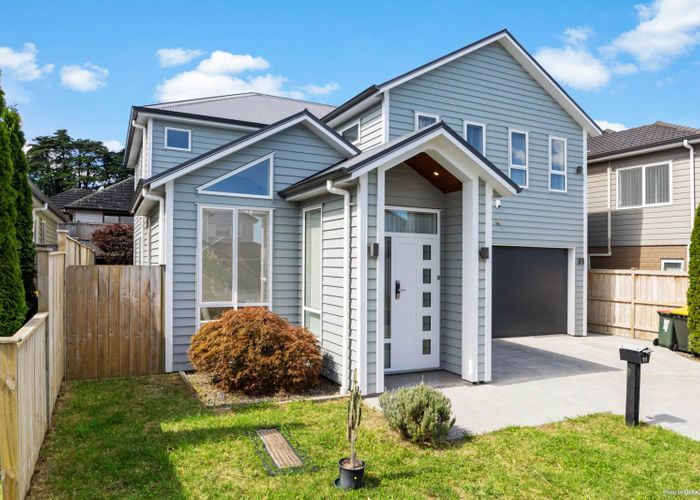  at 11 Shelby Lane, Flat Bush, Auckland