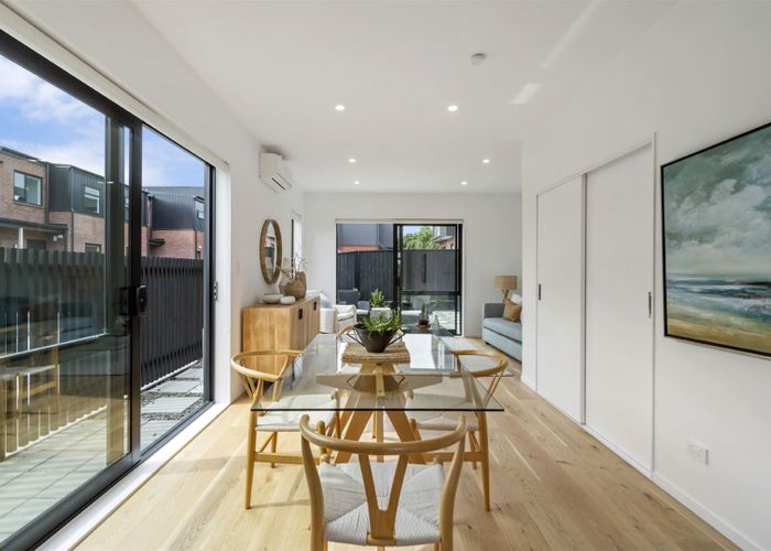  at 1D Lowe Street, Belmont, Auckland