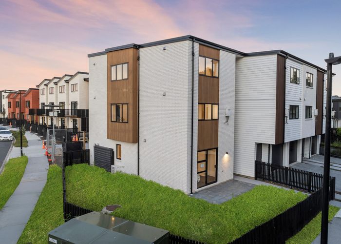  at 32 Pigeonwood Place, Flat Bush, Manukau City, Auckland