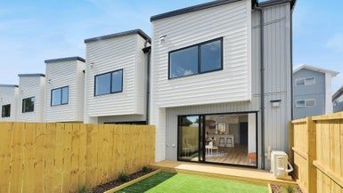  at 3/9 Flanshaw Road, Te Atatu South, Auckland