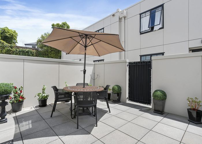  at 2C/8 Farnham Street, Parnell, Auckland