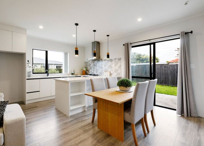  at 1/16 Steele Road, Forest Lake, Hamilton