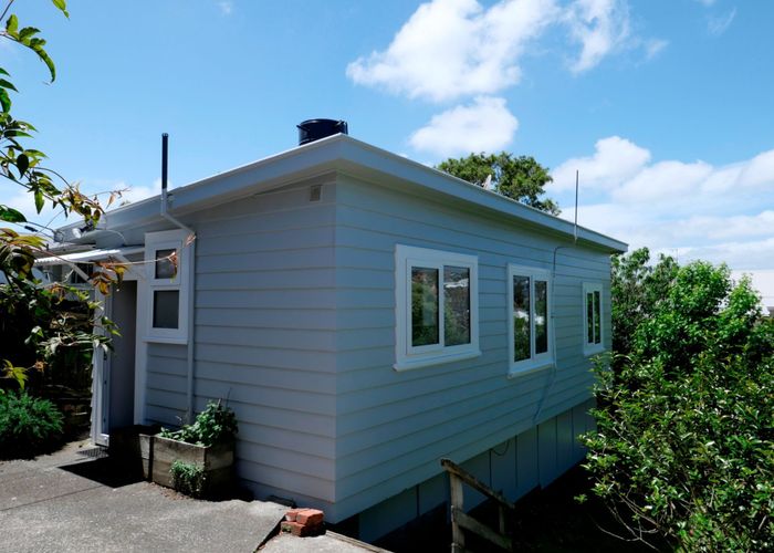  at 32 Charlotte Avenue, Brooklyn, Wellington