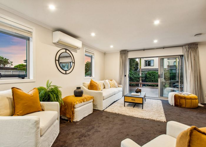  at 39 Vinograd Drive, Te Atatu Peninsula, Auckland