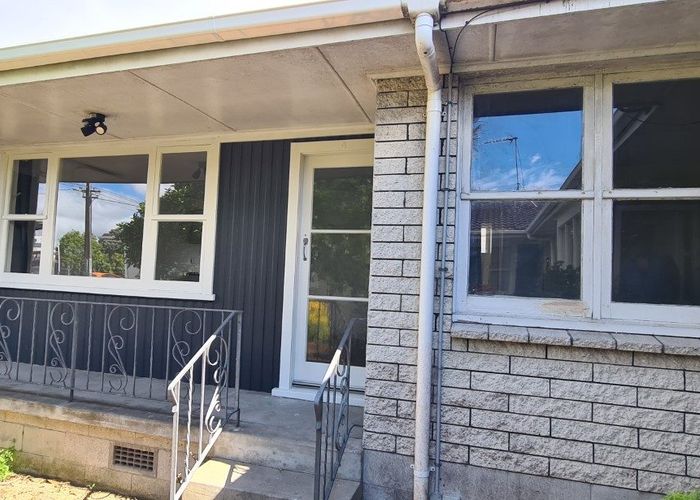  at 4/215 Swanson Road, Henderson, Auckland