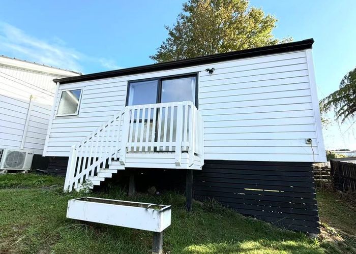  at 104 Kemp Road, Massey, Waitakere City, Auckland