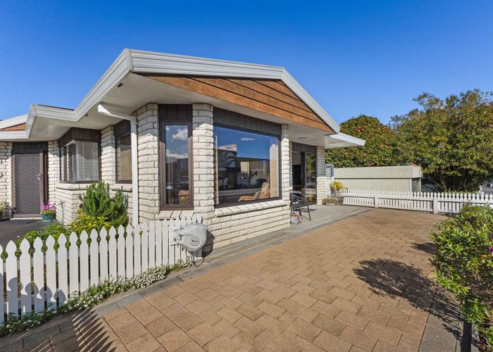  at 1/478 Devon Street East, Strandon, New Plymouth