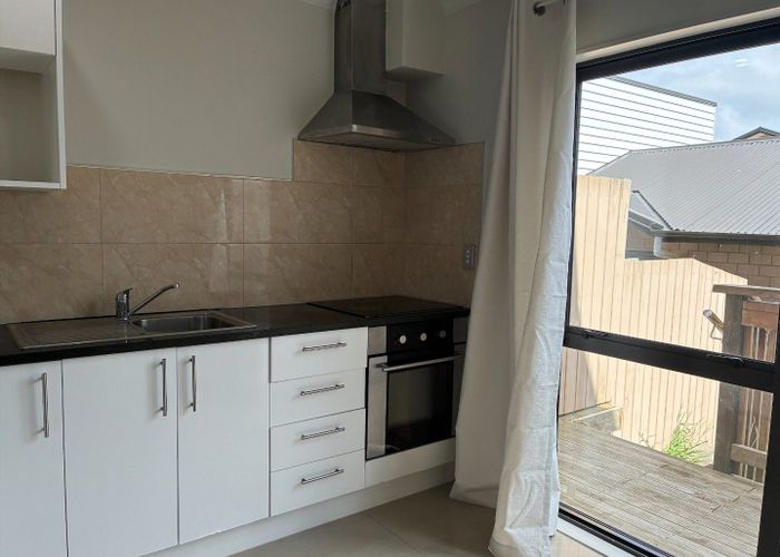  at 4/3 Wallson Crescent, Wiri, Manukau City, Auckland