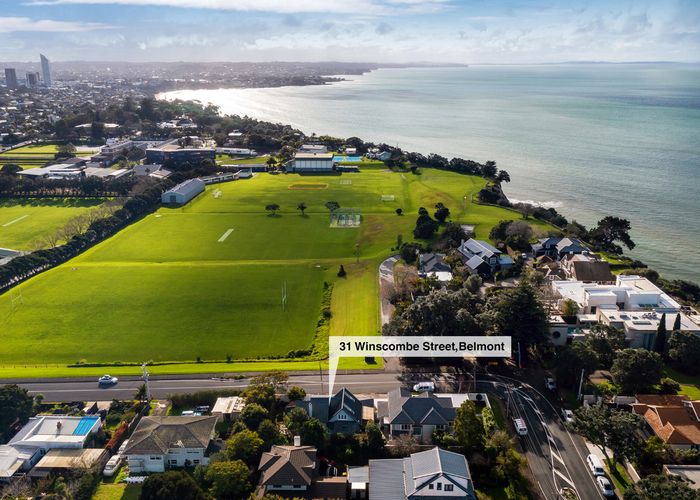  at 31 Winscombe Street, Belmont, Auckland