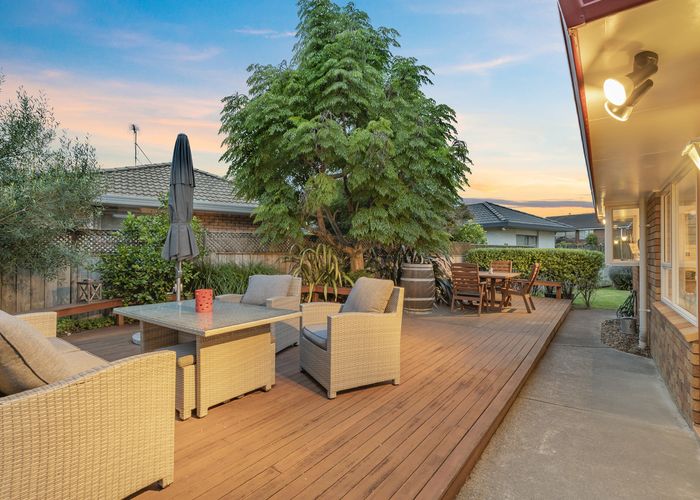  at 16 Driscoll Place, Farm Cove, Auckland